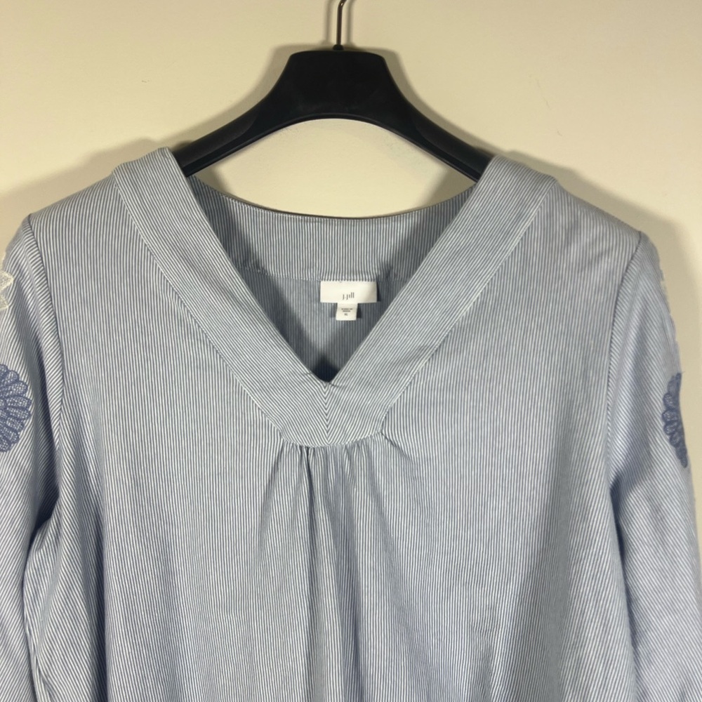 J.Jill Women Embroidered Striped Knit Top Powder Blue Size XL Floral V Neck - Picture 4 of 7